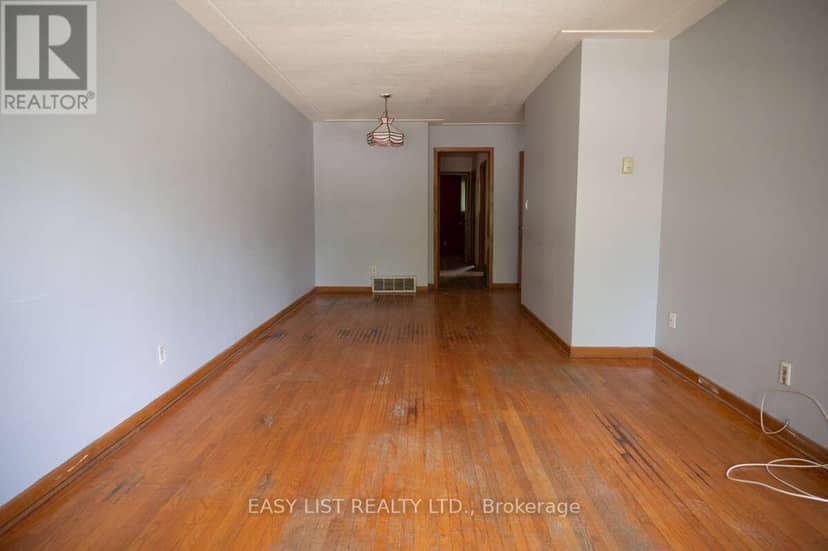 1574 Northmount Avenue — photo 12 of 13