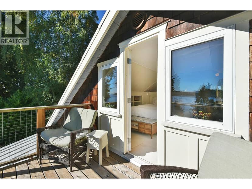 586 BALS LANE, Gibsons, photo 2