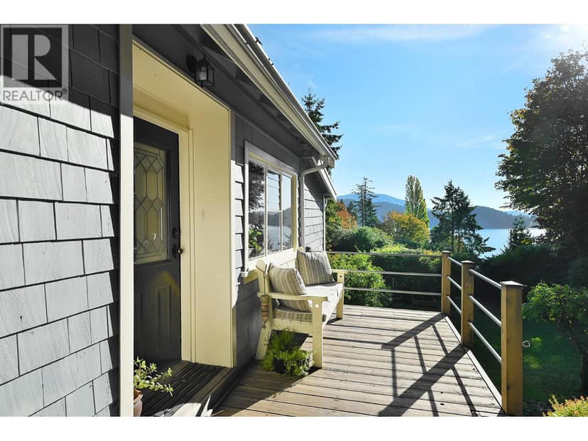 586 BALS LANE, Gibsons, photo 3