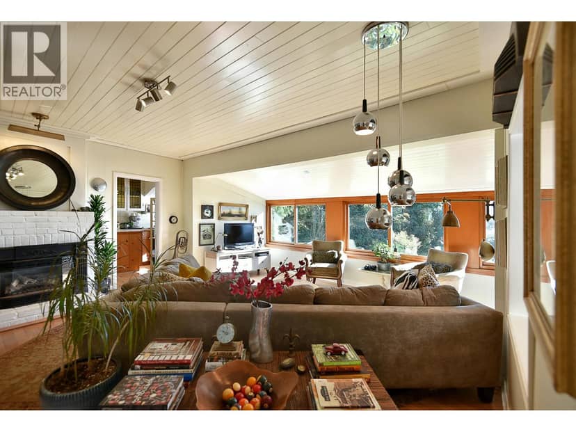586 BALS LANE, Gibsons, photo 4