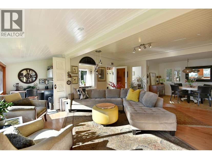 586 BALS LANE, Gibsons, photo 5