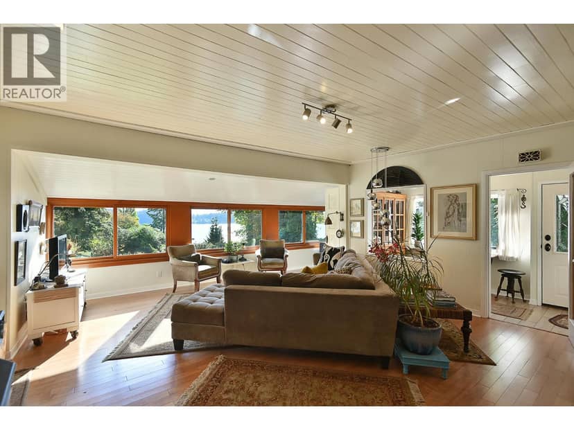586 BALS LANE, Gibsons, photo 6