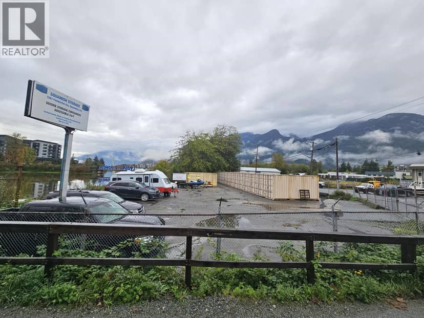 1570 PEMBERTON AVENUE, Squamish, photo 2