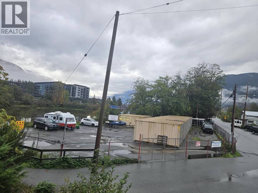 1570 PEMBERTON AVENUE, Squamish, photo 4