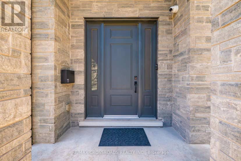 11 Oakley Court — photo 2 of 40