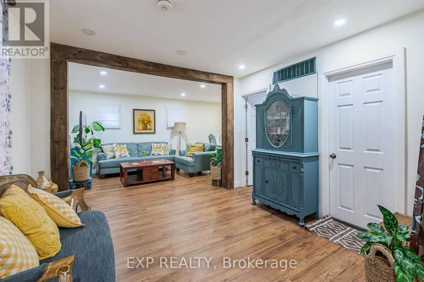 829 Athol Street — photo 11 of 17