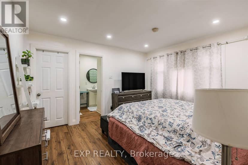 829 Athol Street — photo 13 of 17