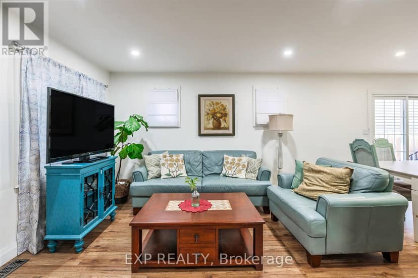 829 Athol Street — photo 8 of 17
