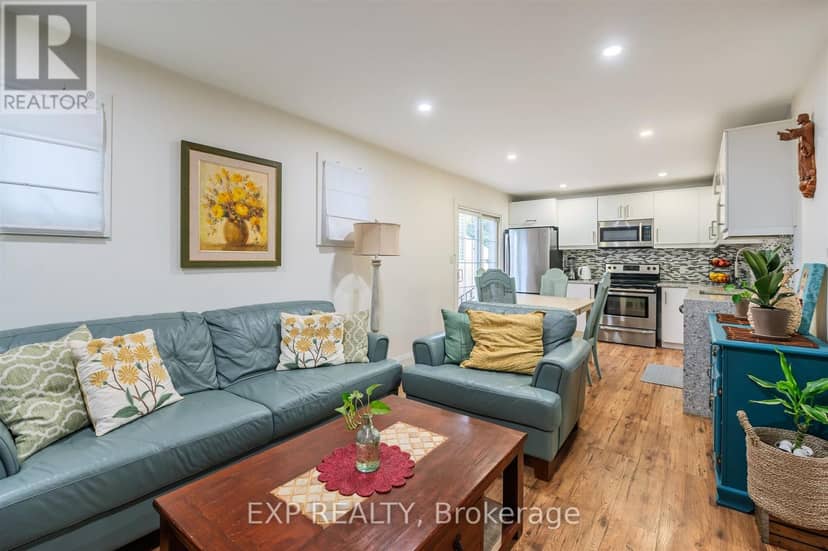 829 Athol Street — photo 9 of 17