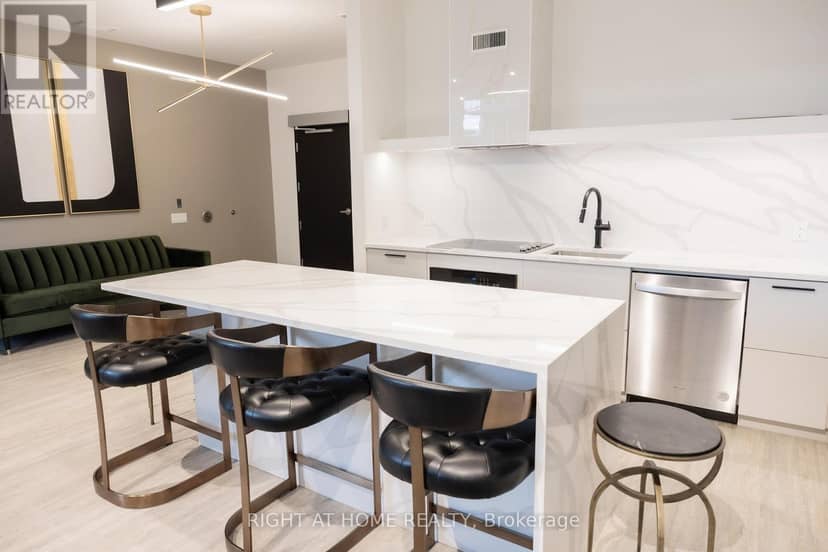 2508 - 180 George Street — photo 23 of 40