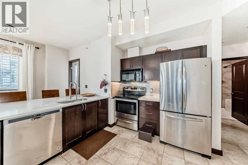 915, 1053 10 Street SW — photo 15 of 40