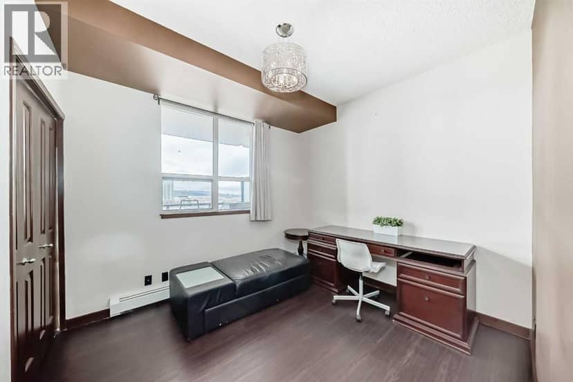 915, 1053 10 Street SW — photo 27 of 40