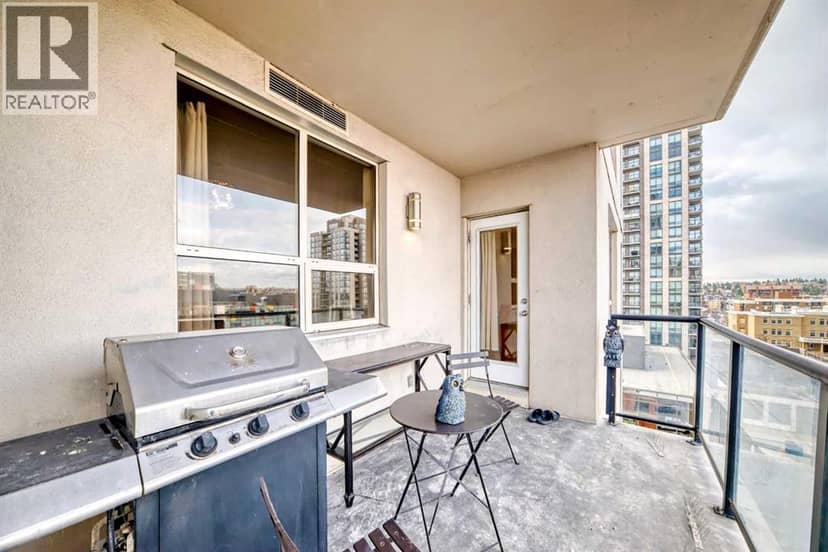 915, 1053 10 Street SW — photo 12 of 40