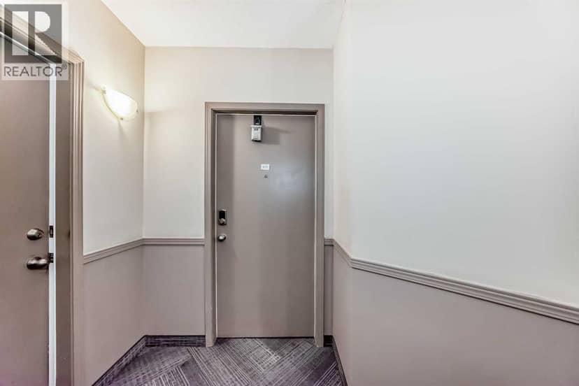 915, 1053 10 Street SW — photo 35 of 40