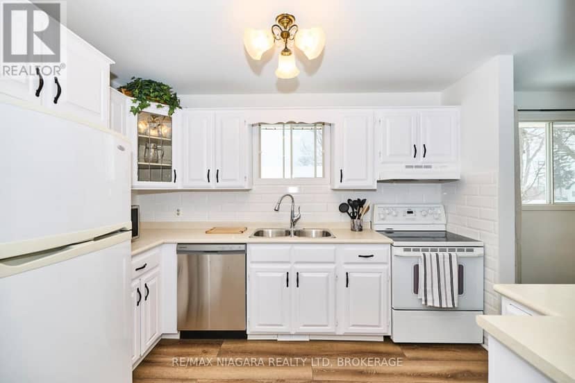 384 Dovercourt Road — photo 10 of 28