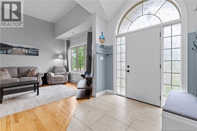 253 Chatellerault Street — photo 4 of 36