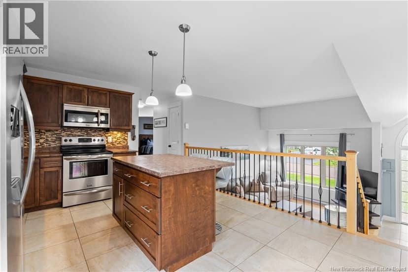 253 Chatellerault Street — photo 10 of 36