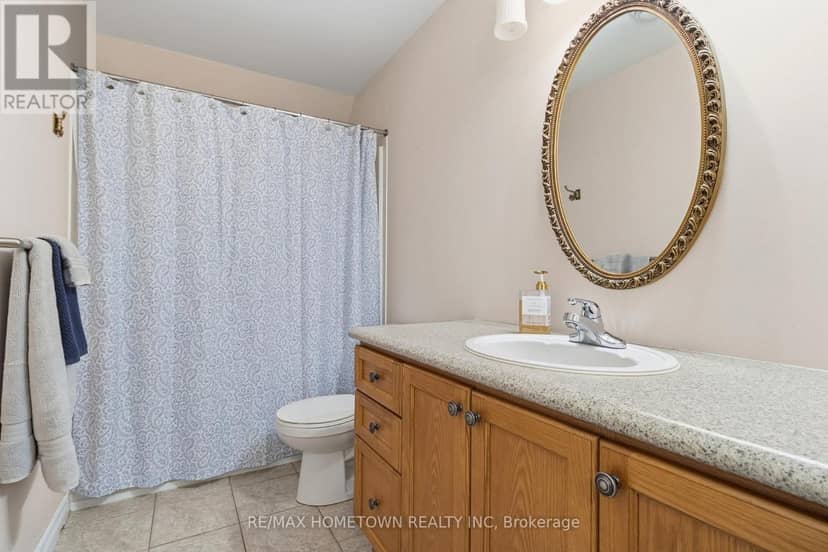 155 Steacy Gardens — photo 30 of 36