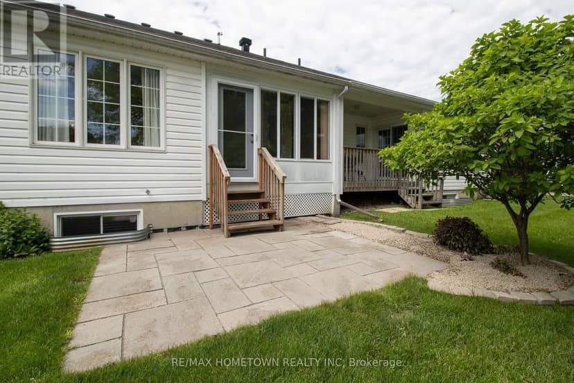 155 Steacy Gardens — photo 31 of 36
