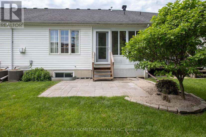 155 Steacy Gardens — photo 33 of 36