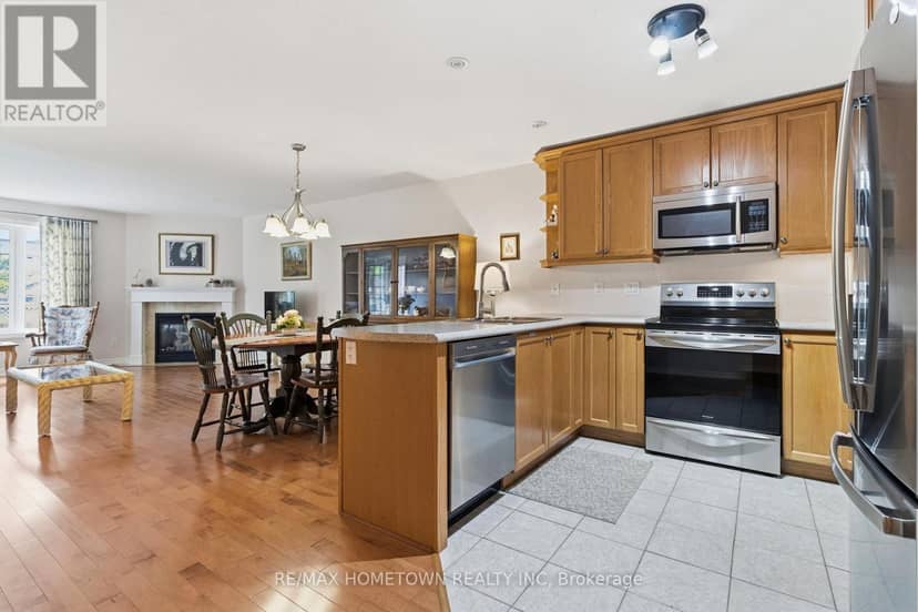 155 Steacy Gardens — photo 9 of 36