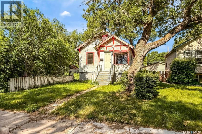 1132 Queen Street — photo 1 of 15