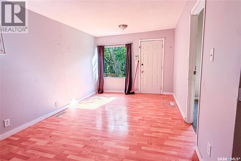 1132 Queen Street — photo 5 of 15