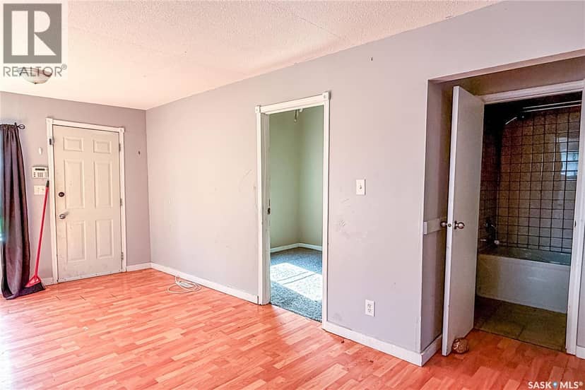 1132 Queen Street — photo 6 of 15