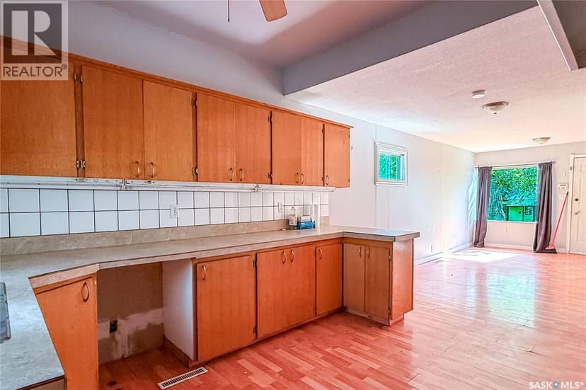 1132 Queen Street — photo 7 of 15