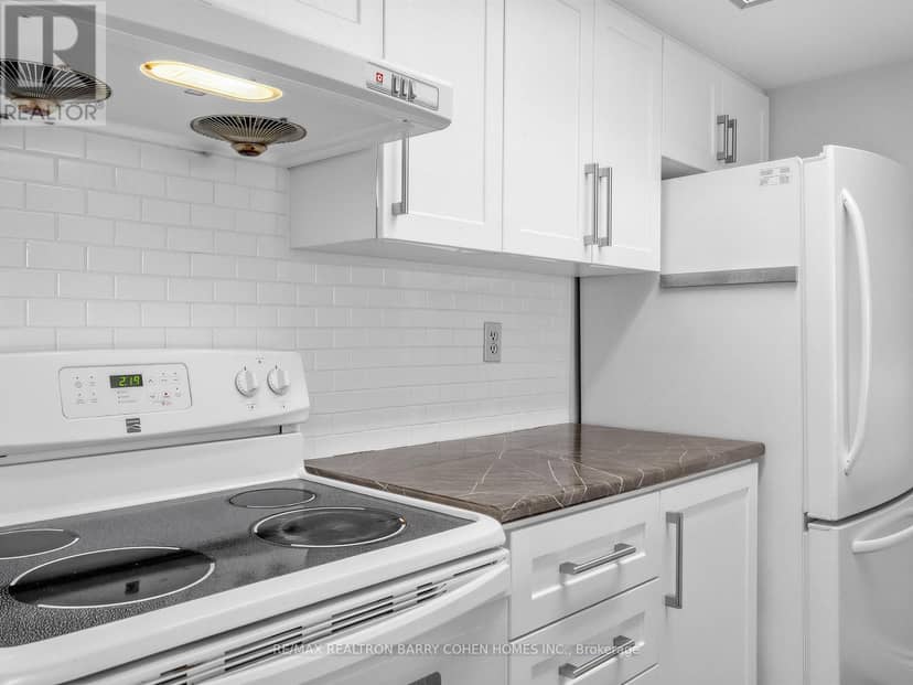 303 - 725 King Street W — photo 7 of 35