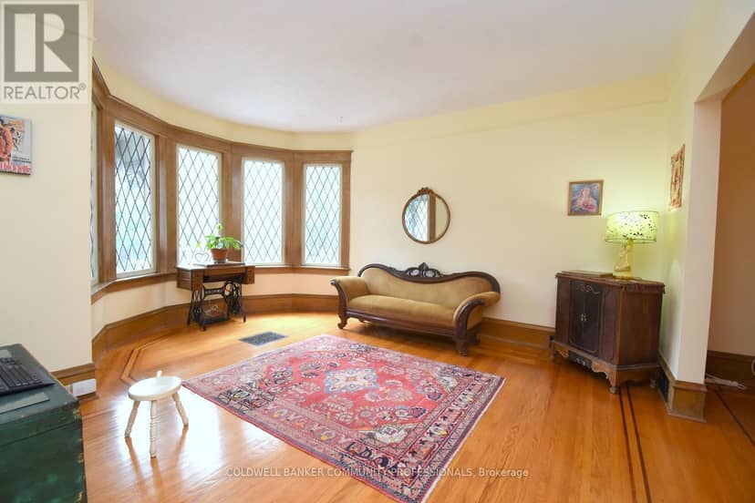 28 St Clair Avenue — photo 10 of 40