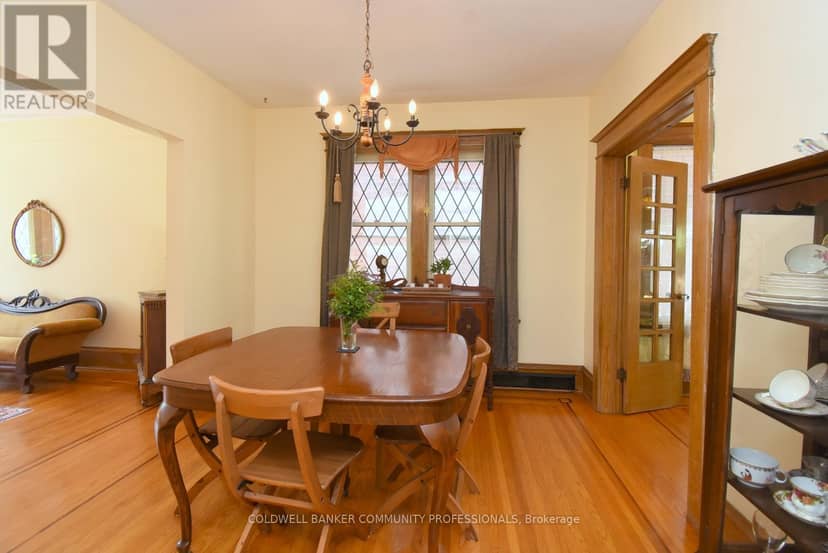 28 St Clair Avenue — photo 13 of 40