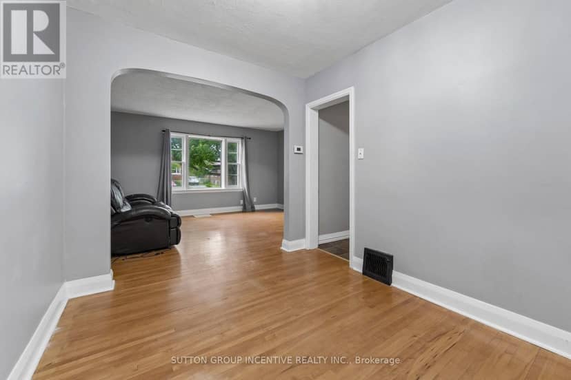 581 Arndon Avenue — photo 13 of 40