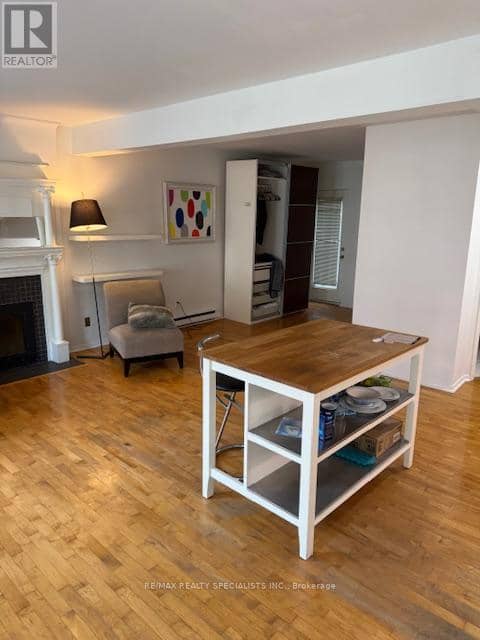 1052 Bathurst Street — photo 10 of 13