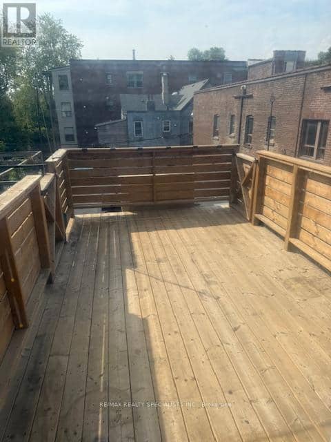 1052 Bathurst Street — photo 11 of 13