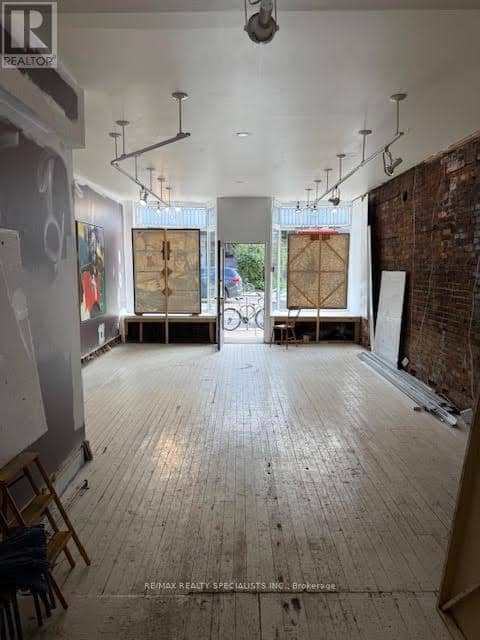 1052 Bathurst Street — photo 2 of 13