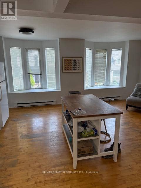 1052 Bathurst Street — photo 7 of 13