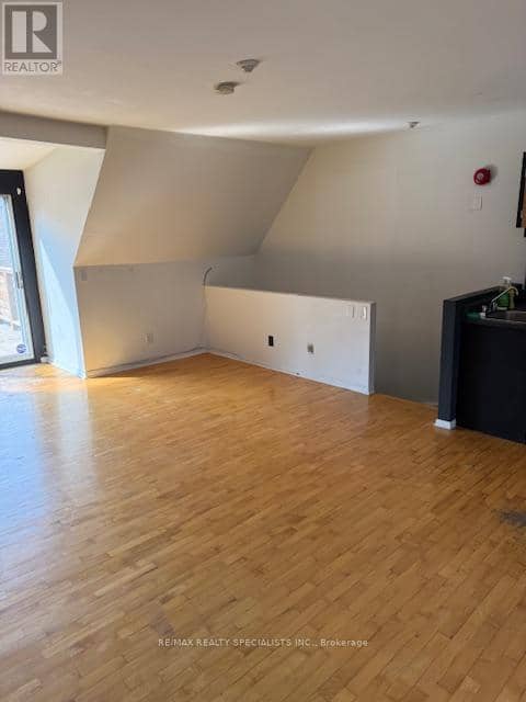 1052 Bathurst Street — photo 8 of 13