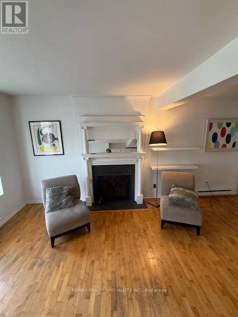 1052 Bathurst Street — photo 4 of 13