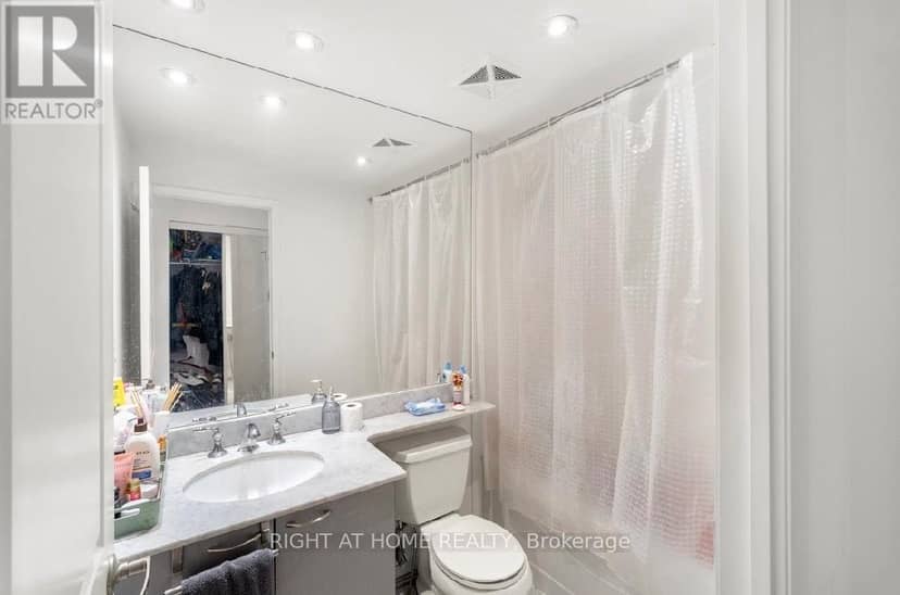 405 - 628 Fleet Street — photo 9 of 10