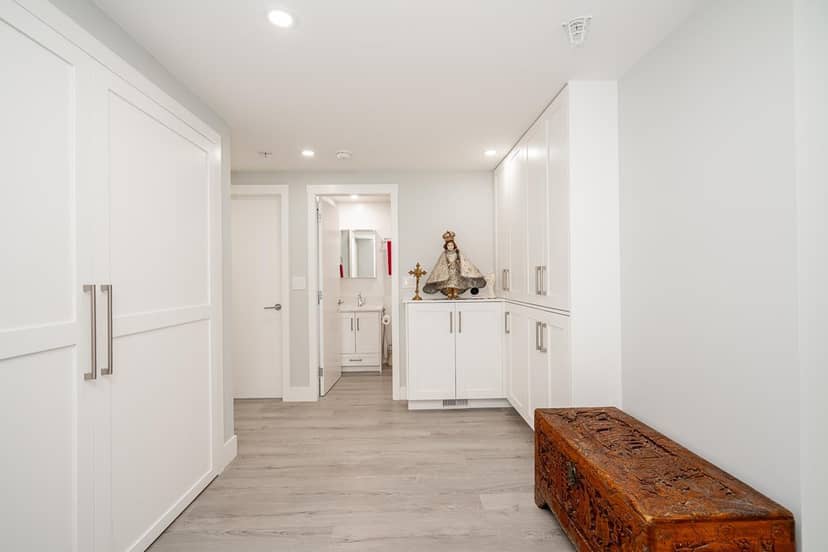 203 15152 RUSSELL AVENUE, White Rock, photo 5