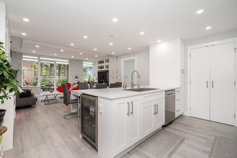 203 15152 RUSSELL AVENUE, White Rock, photo 6