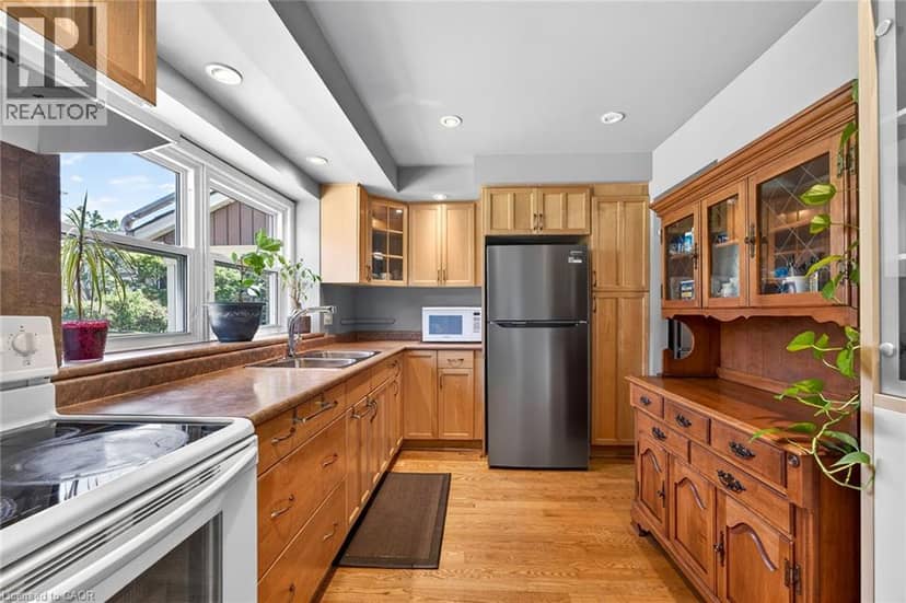 2252 UPPER MIDDLE Road Unit# 1 — photo 16 of 40