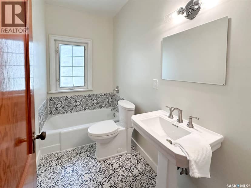 577 2nd AVENUE NE — photo 17 of 40