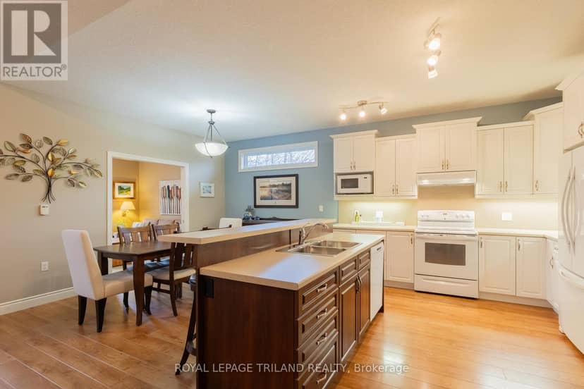 19 Erin Place — photo 3 of 40