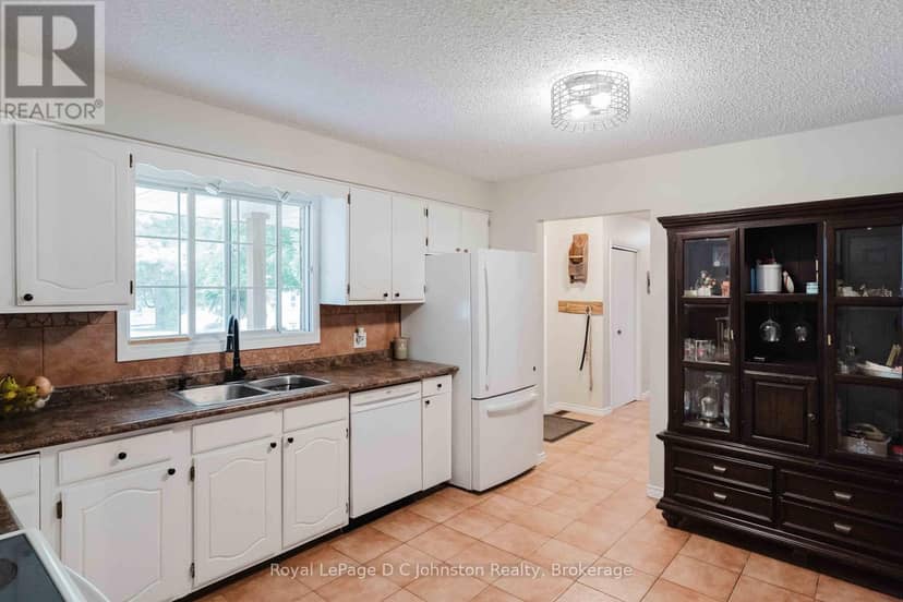217 Albert Street — photo 13 of 40
