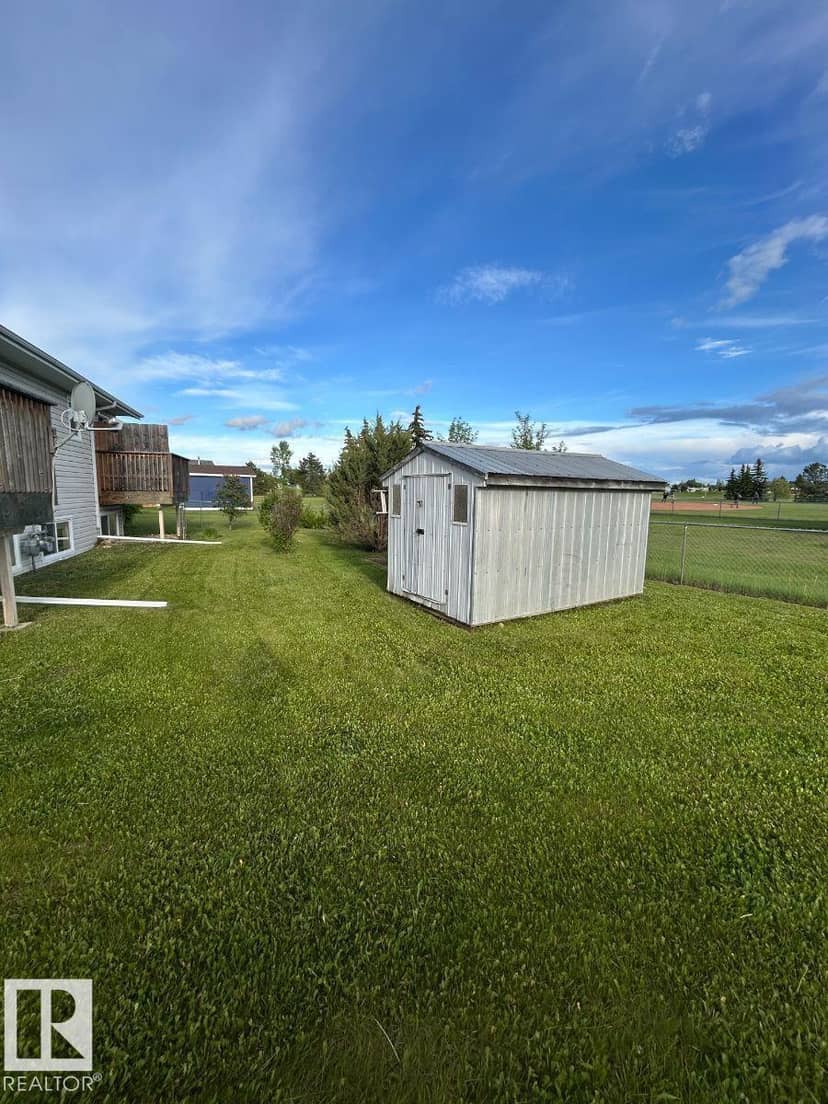 10503A 109 ST, Westlock, photo 2