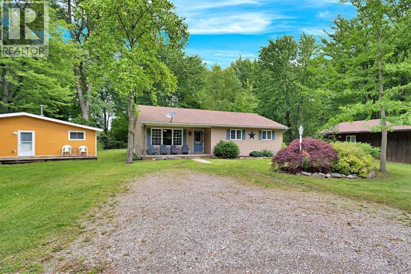 6238 London ROAD, Lambton Shores, photo 2