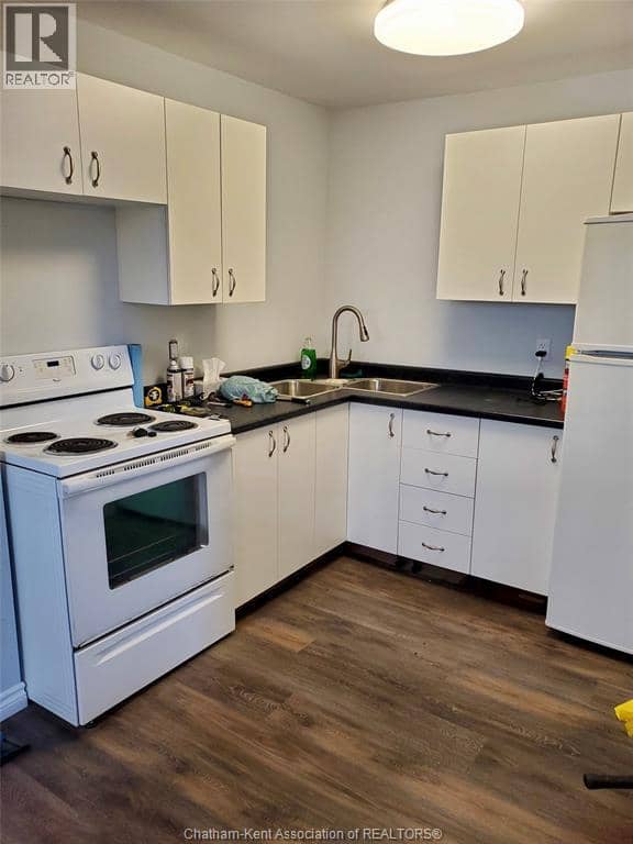 135 William STREET South — photo 3 of 29