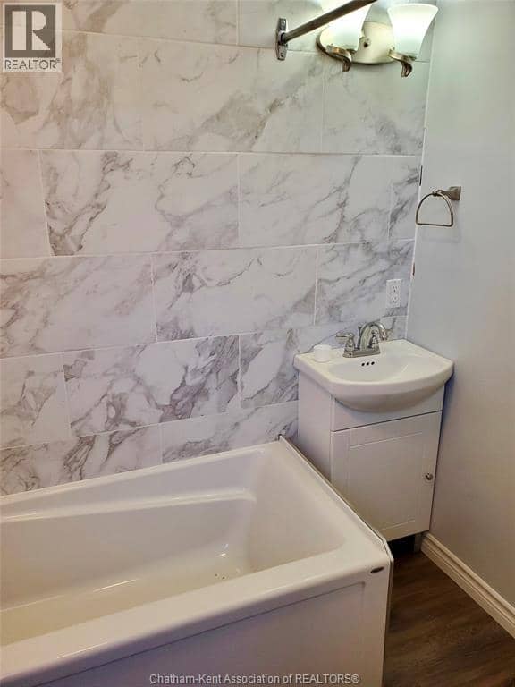 135 William STREET South — photo 5 of 29